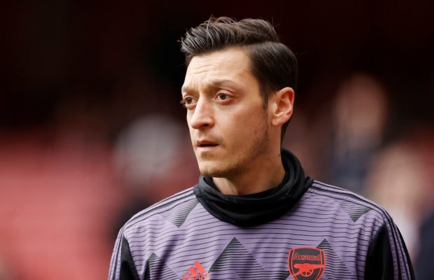 Uppgifter: Mesut Özil kan stanna i Arsenal