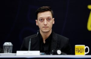 Uppgifter: Mesut Özil kan återvända till Premier League