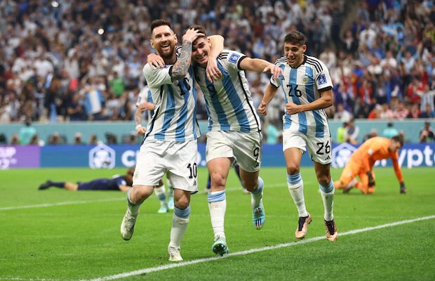 Lionel Messi och Julian Alvarez gör mål när Argentina enkelt besegrar Kroatien med 3-0 och går till final i VM 2022!